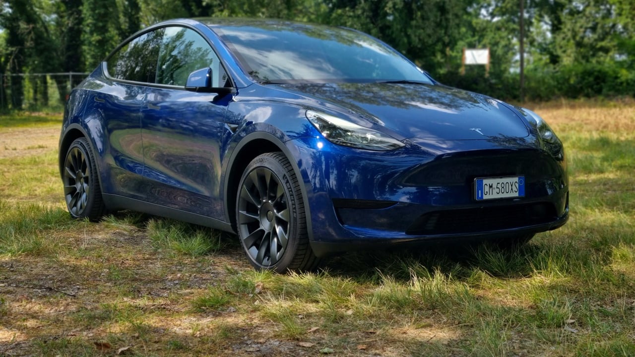 Tesla Model Y RWD 2023, è l’elettrica migliore in commercio? La prova su strada