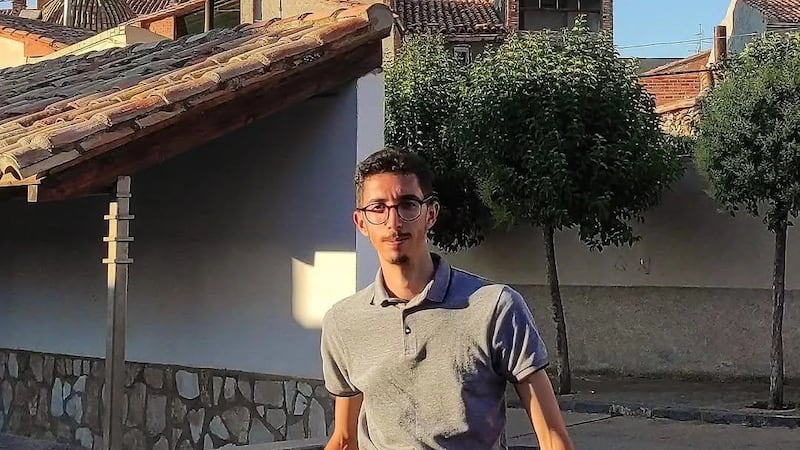 “Non è un pericoloso fanatico”. Il collettivo ora difende Siher: “È un ragazzo come noi”