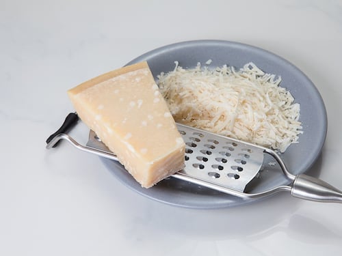 Tutti i buoni motivi per mangiare il parmigiano