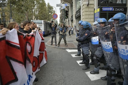 Scontri tra manifestanti e polizia a Torino 5