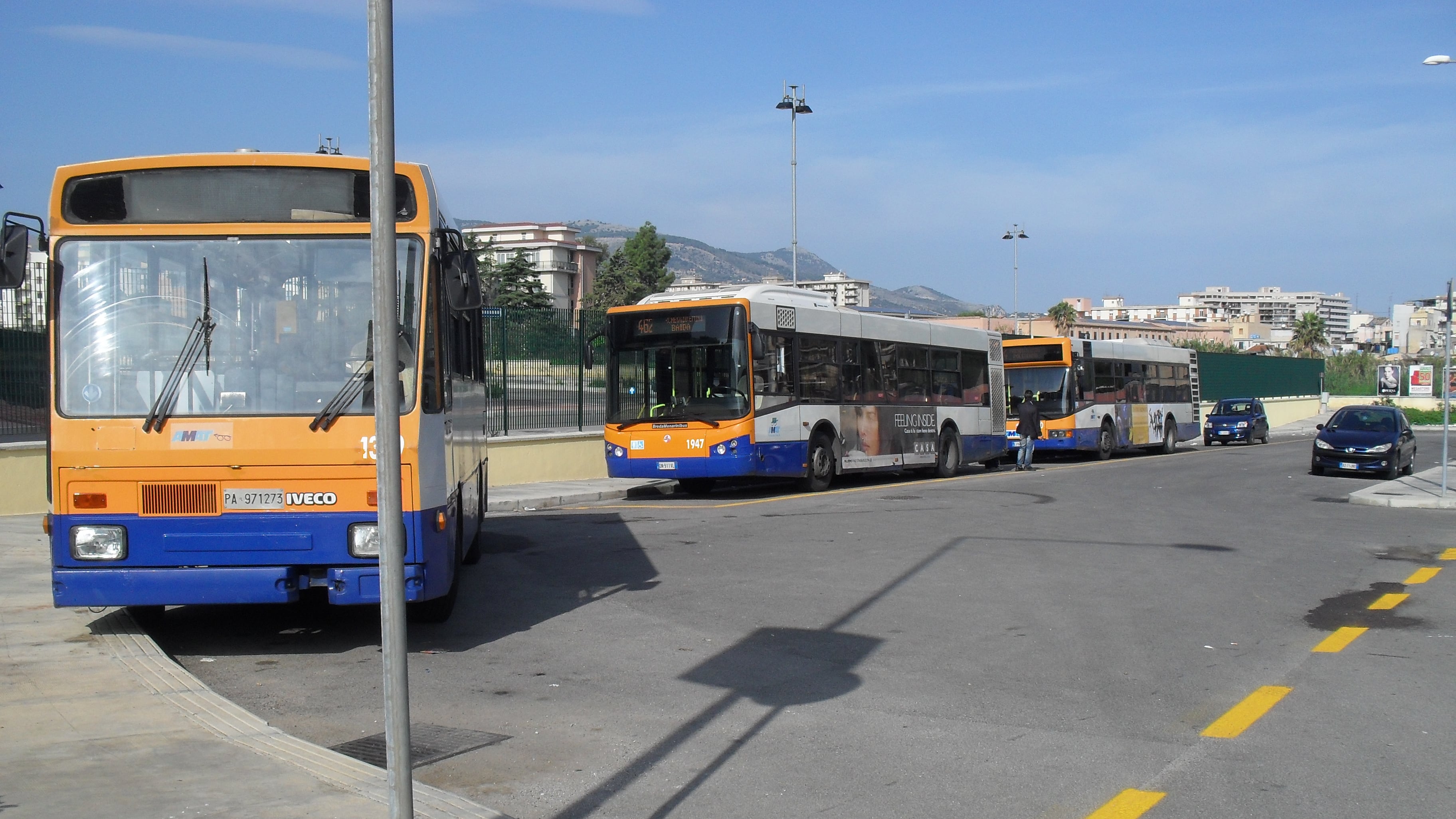 Aveva colpito l'autista a colpi di manganello: identificato l'aggressore in bici