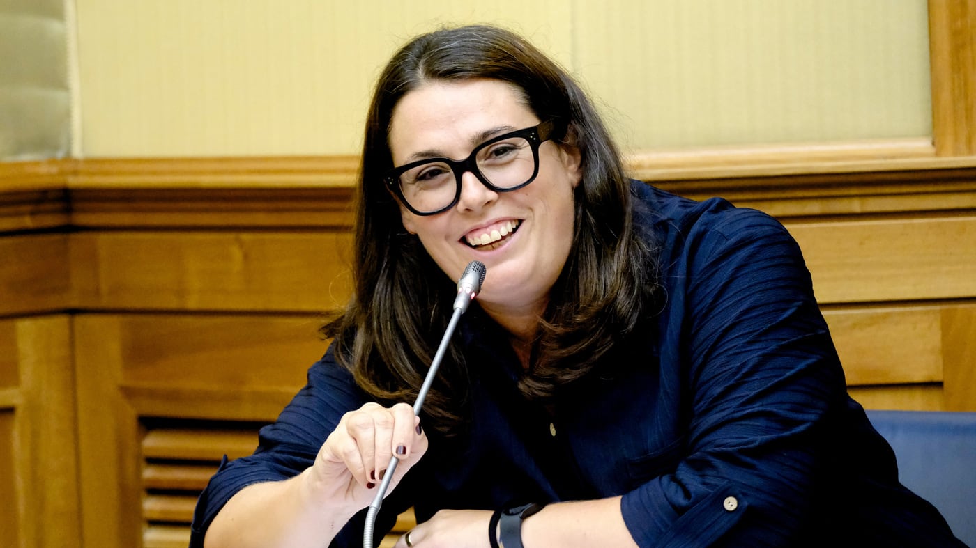 Dall’invito alle "collette", Ascari imbarazza i 5 Stelle. E Conte ancora non parla