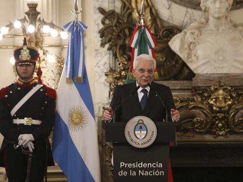 Mattarella: "I migranti sono una risorsa". E Salvini: "Complice dell'invasione"