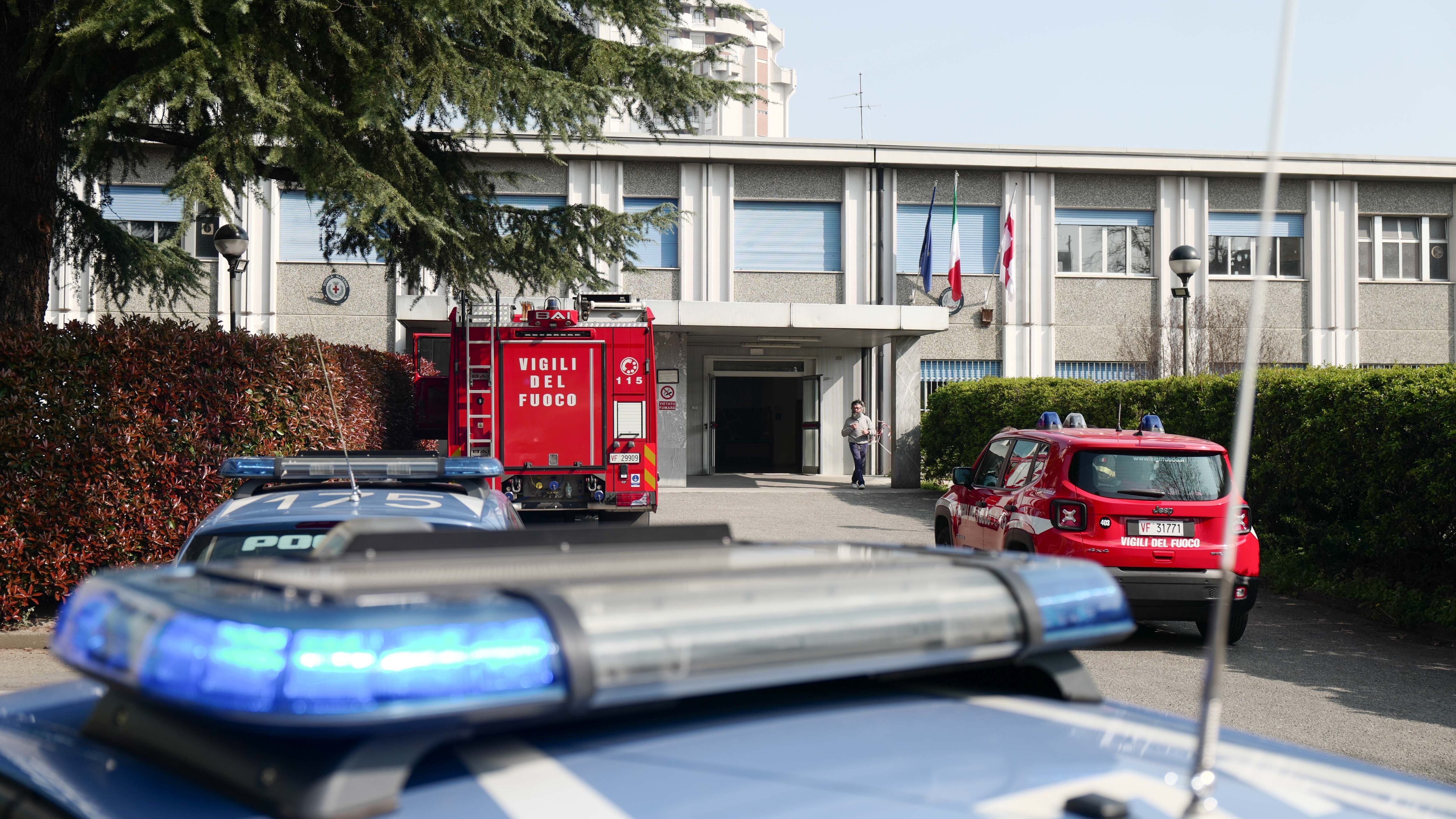 Malori e difficoltà a respirare: evacuata una scuola media di Milano