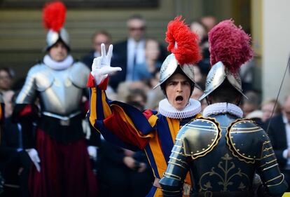 Le nuove guardie svizzere giurano in Vaticano 1