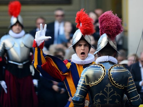 Le nuove guardie svizzere giurano in Vaticano