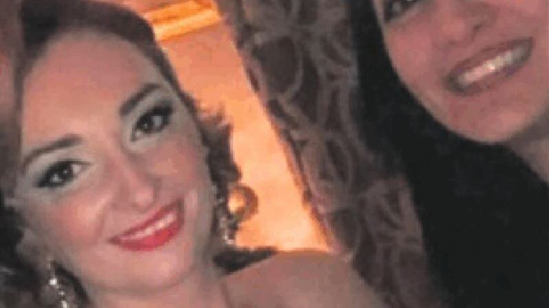Quelle foto della grillina con l'amica «scomoda»