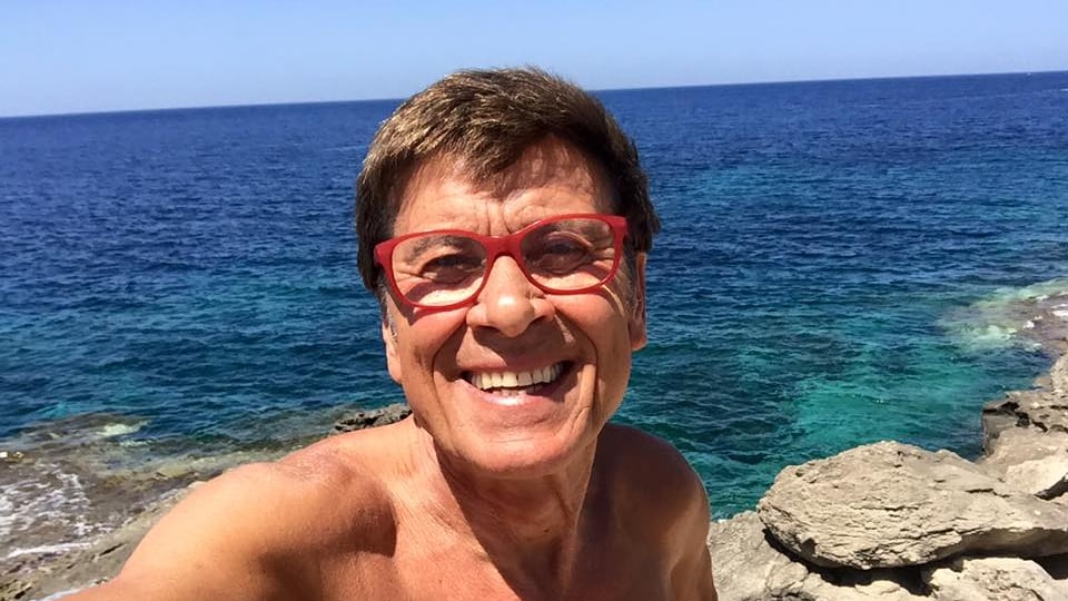 Morandi vola in classifica e ammette: "Per i giovani sono l'amico di Rovazzi"