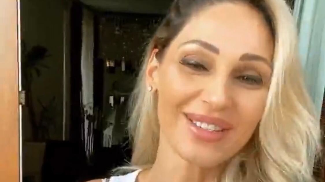 La svolta di Anna Tatangelo: "Tacchi e make-up erano una prigione, ora sono bionda e rappo"