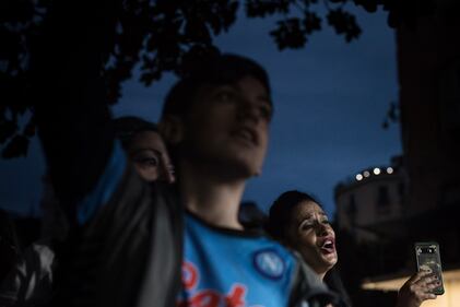 Il Napoli vince lo scudetto e la città impazzisce di gioia 13