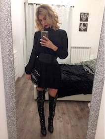 Paola Caruso, scollatura hot su Instagram 30
