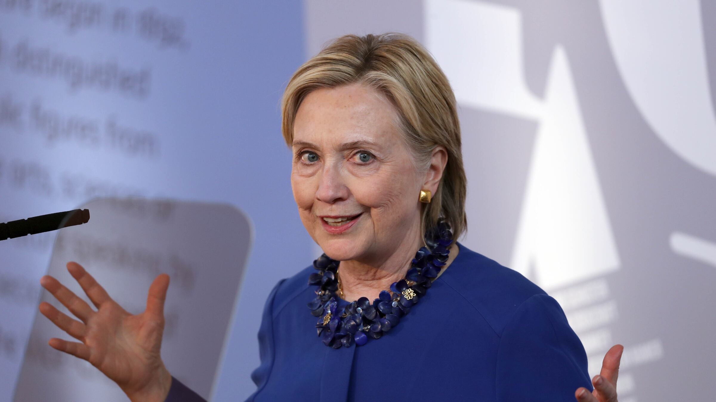 Hillary Clinton difende Meghan Markle: "Mi sento come una madre, vorrei abbracciarla"