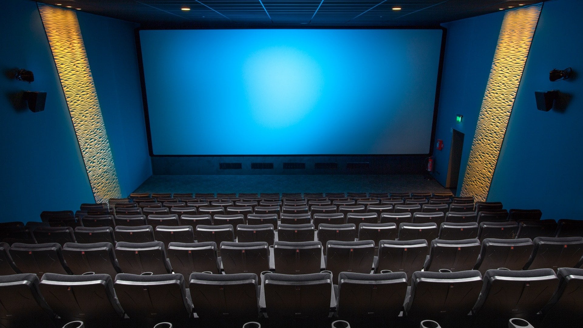 Nuovi divieti fino a Pasqua ma riaprono cinema e teatri
