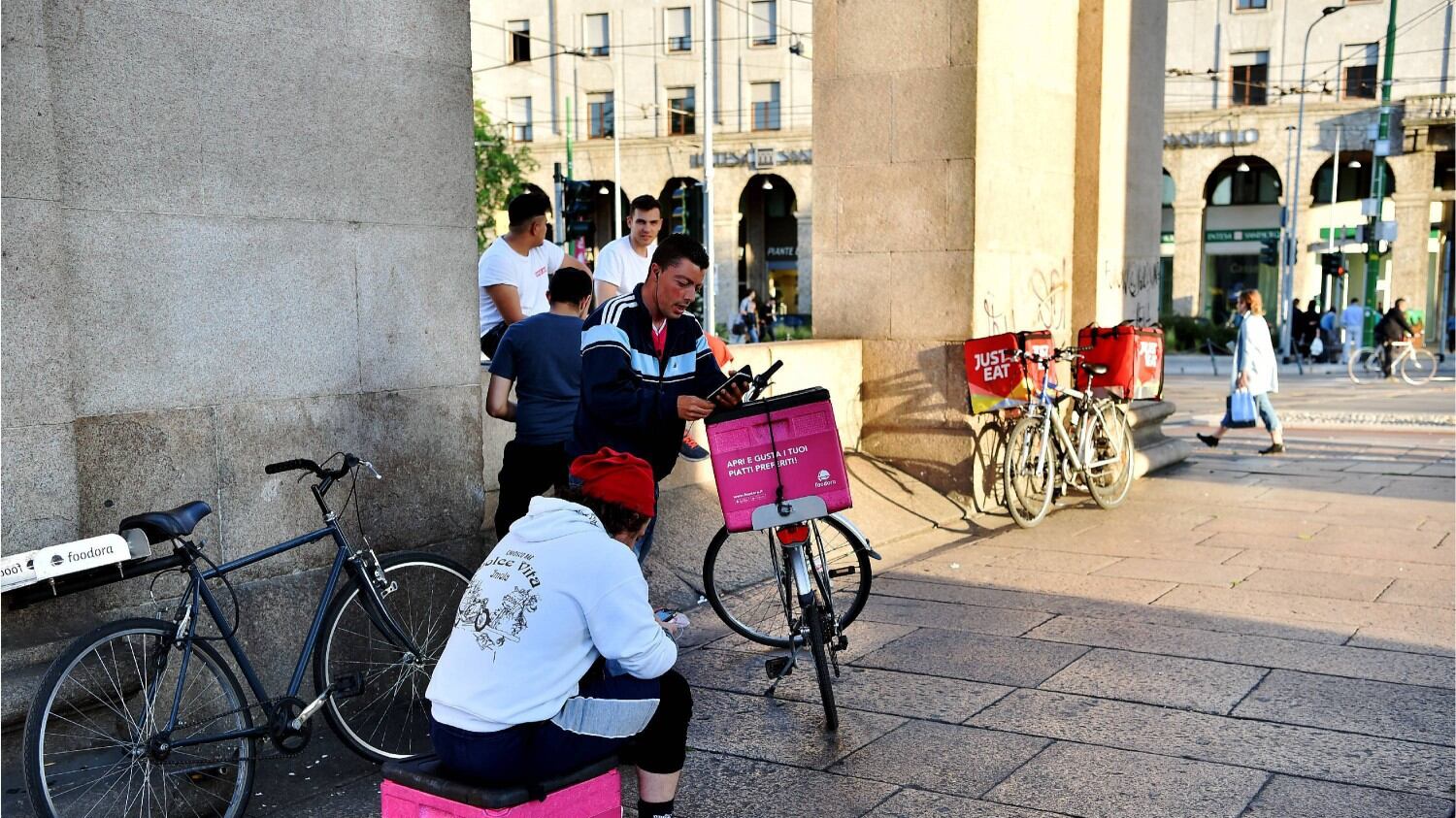 Di Maio: "Un contratto per i rider, ci sarà un tavolo con le aziende"