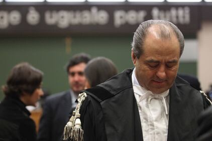 Di Pietro torna a vestire la toga 8