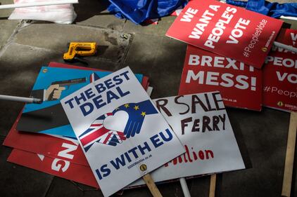 Brexit: i manifestanti fuori il Parlamento inglese  8