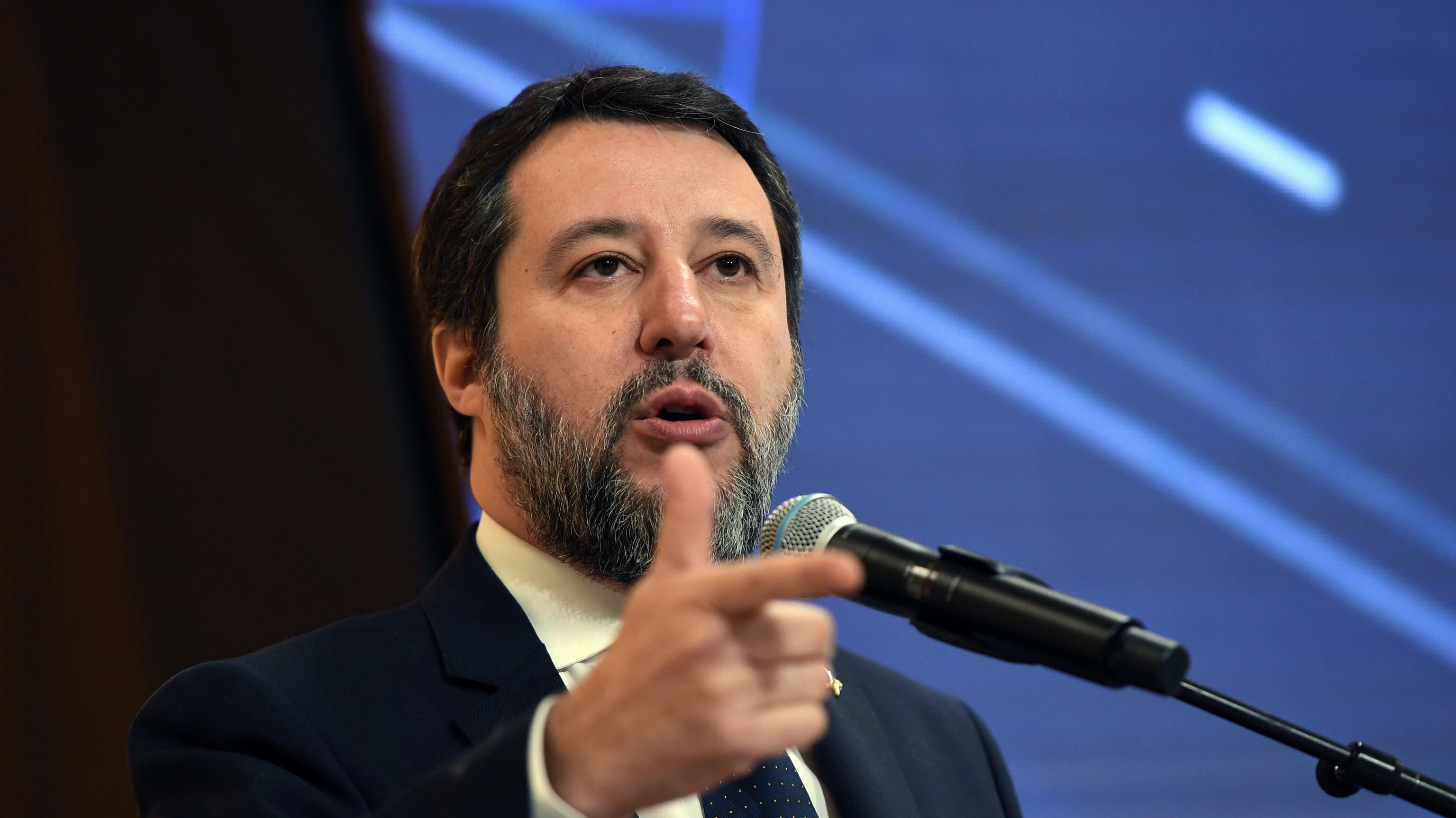 Pugno duro di Salvini contro gli anarchici: "Presto interventi in Cdm"