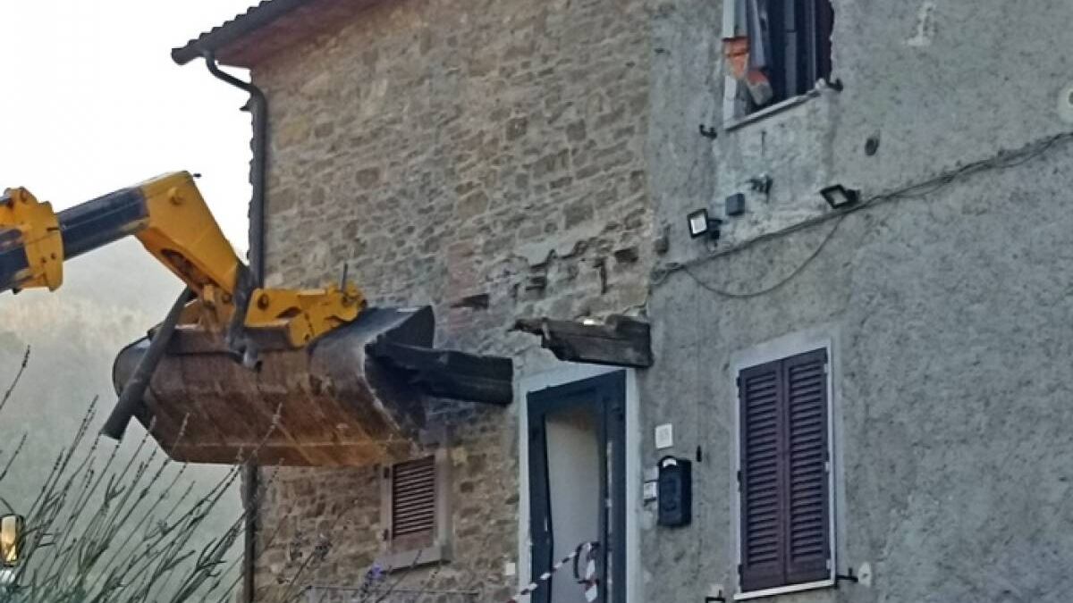 Uccise a fucilate il vicino che gli demoliva la casa con la ruspa: assolto