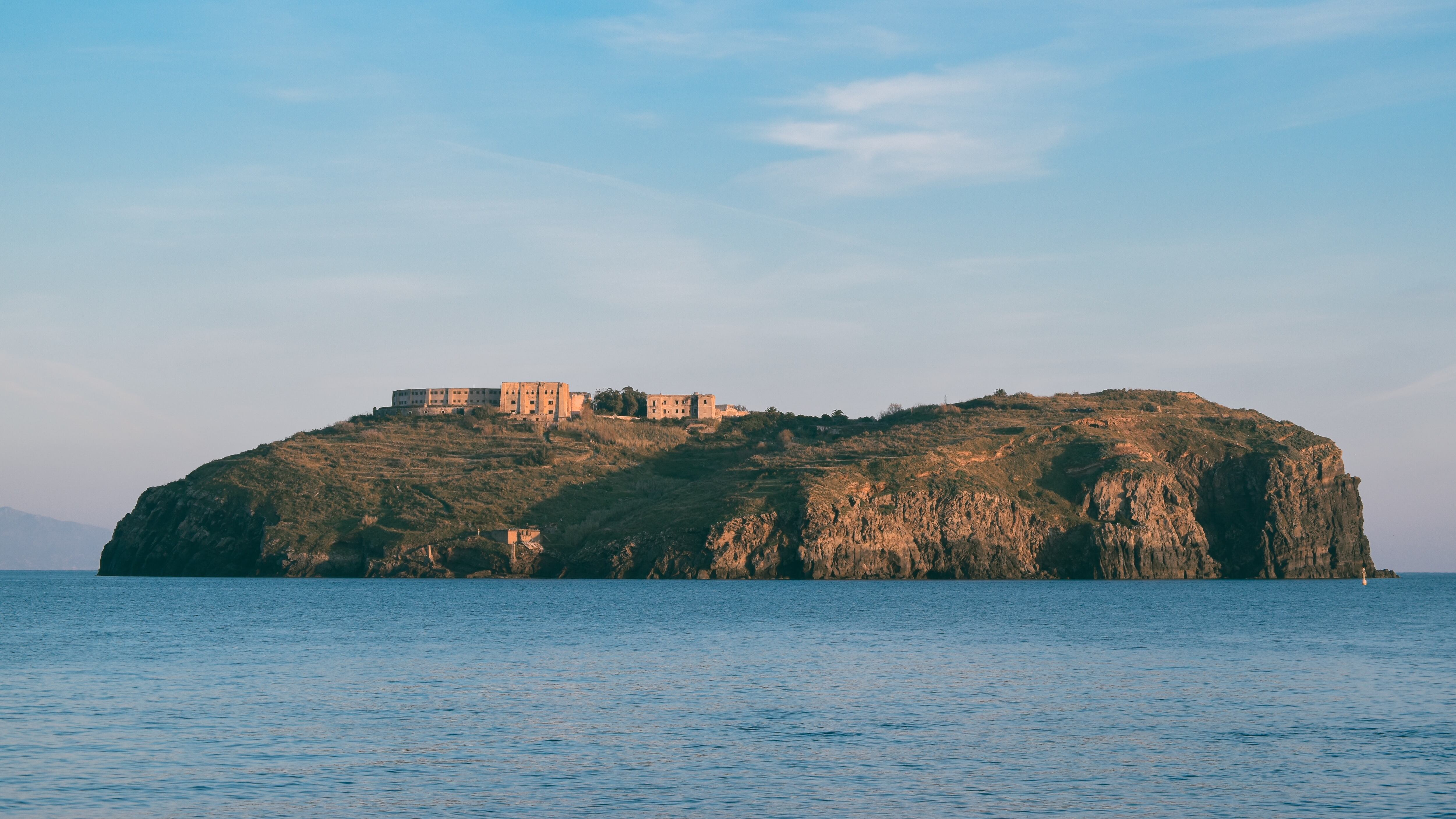 A Ventotene, dove le sirene cantano ancora