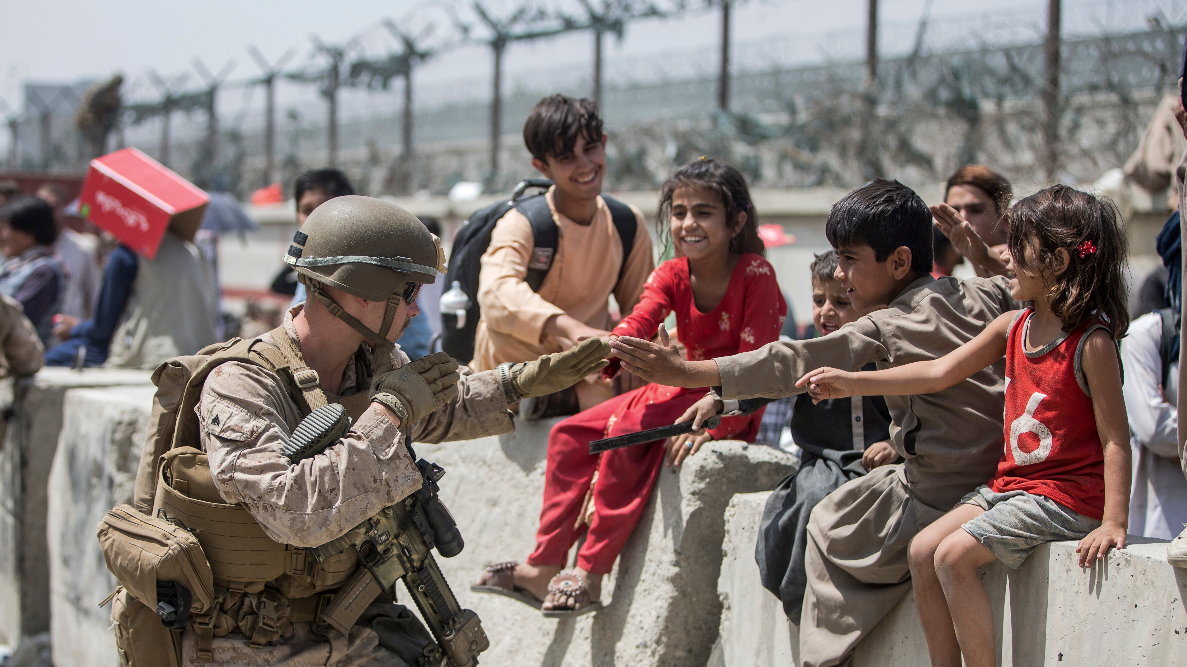 Kabul, vittime salite a 200. Un nuovo allarme attentati "Ora missili contro gli aerei"
