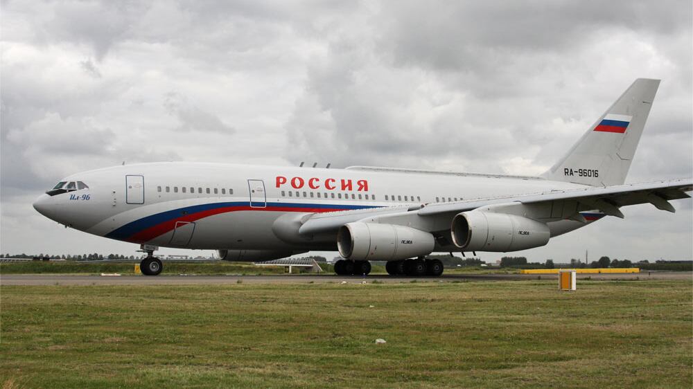 Bagno d’oro e pulsante per l’atomica: ecco il Putin Air Force