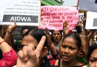 La violenza contro le donne scatena la protesta in India 5