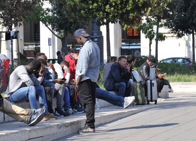 Immigrati e militari in Centrale 4