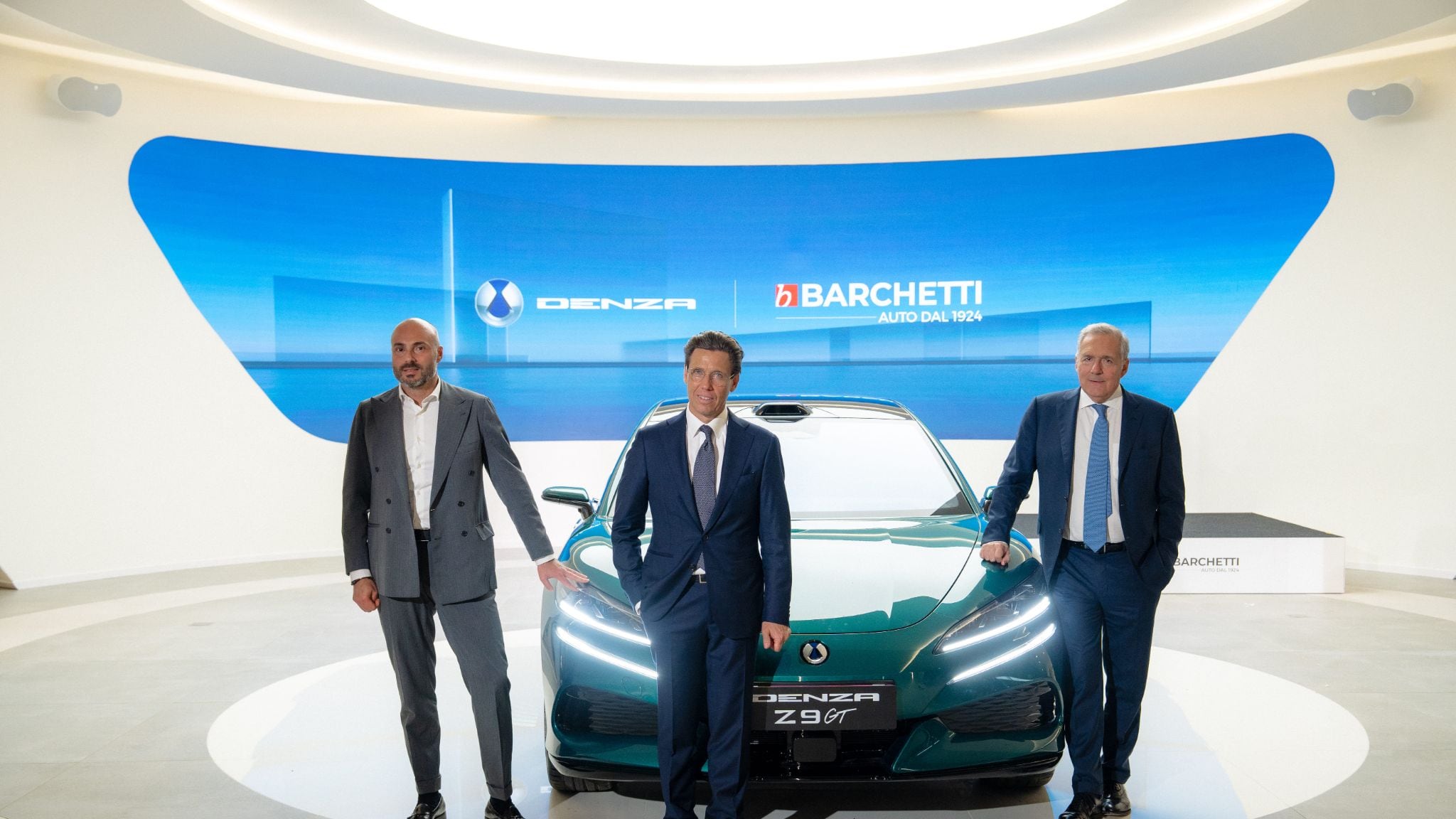 Denza arriva in Italia nel primo showroom, l’intervista a Andreas Barchetti