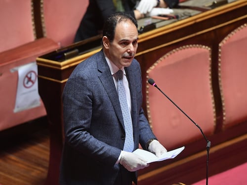 Pd, il salvataggio d’emergenza del senatore Marcucci