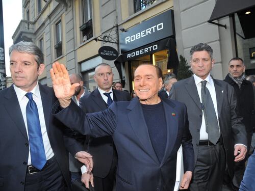 Le Monde rettifica: "Infondate le accuse contro Berlusconi e Fininvest"