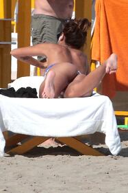 Cristina Buccino, sexy al mare 8