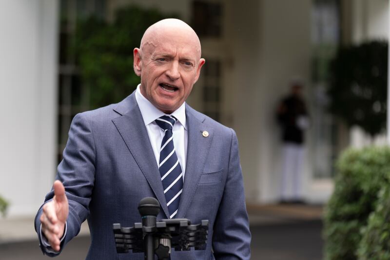 Il senatore dem dell'Arizona Mark Kelly
