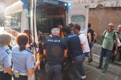 Bologna, esplosione in centro: sventrato un ristorante giapponese 19