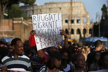 Roma, dopo lo sgombero i rifugiati di nuovo in piazza 15
