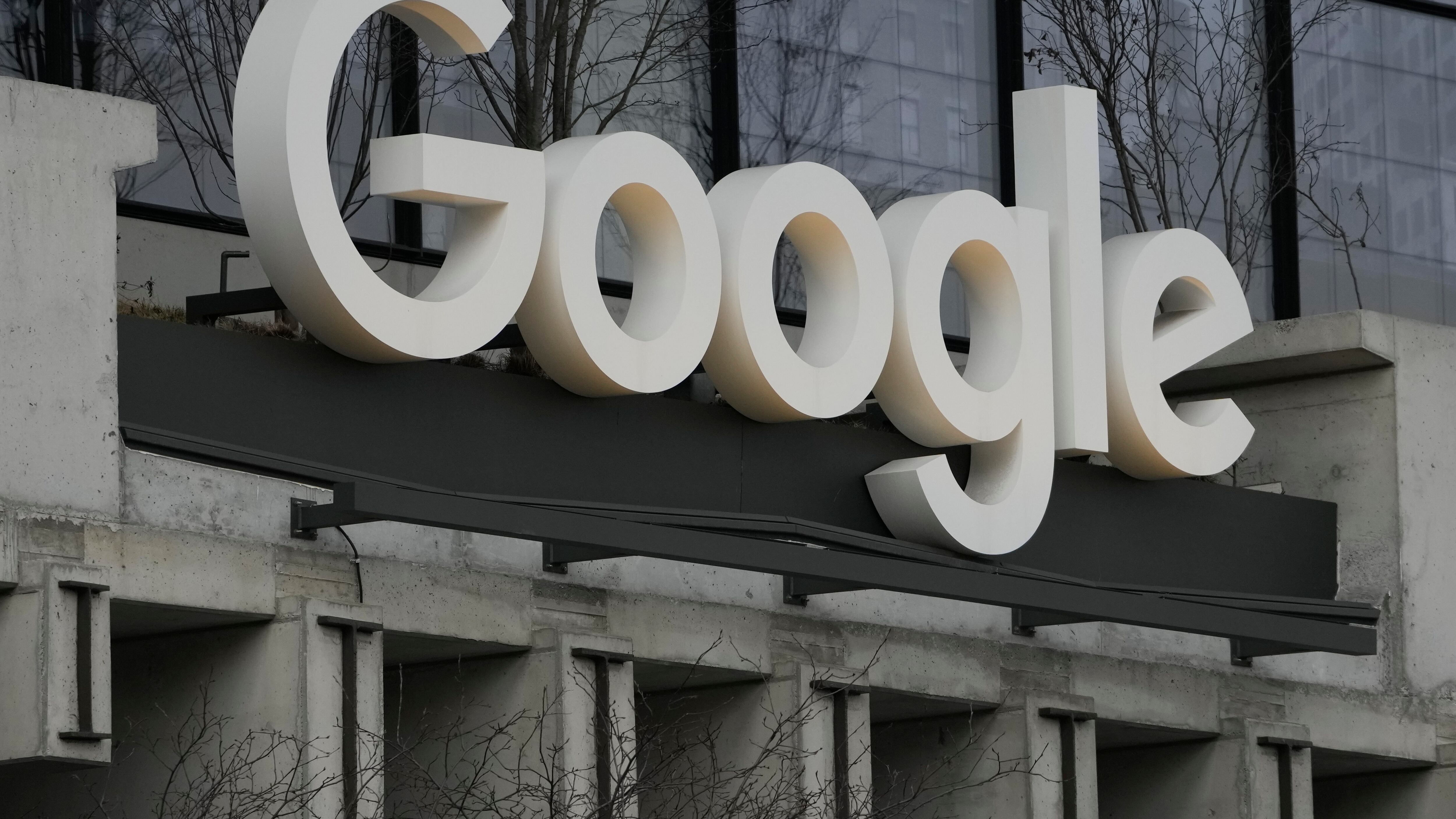Una "barriera biometrica" bloccherà i telefoni. Come funziona la novità su Android
