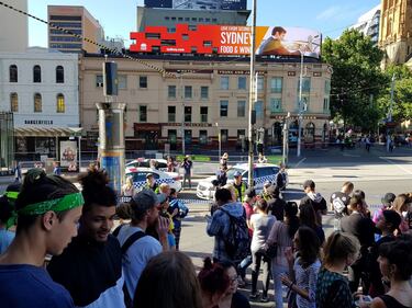 Auto contro la folla a Melbourne, le immagini dell'attacco 11