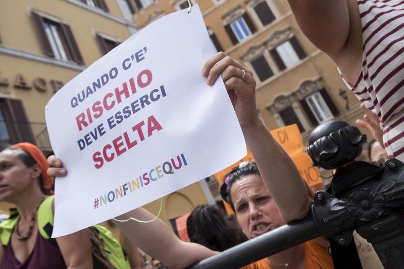 Decreto Vaccini, la protesta dei no-vax davanti a Montecitorio 3