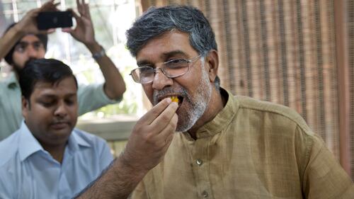 Satyarthi festeggia il premio 4