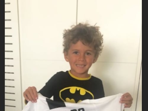 Ronaldo regala una maglia speciale a Maddox. E Melissa Satta ringrazia