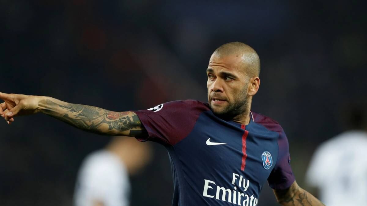 Stangata per Dani Alves, condannato a quattro anni e mezzo per violenza sessuale