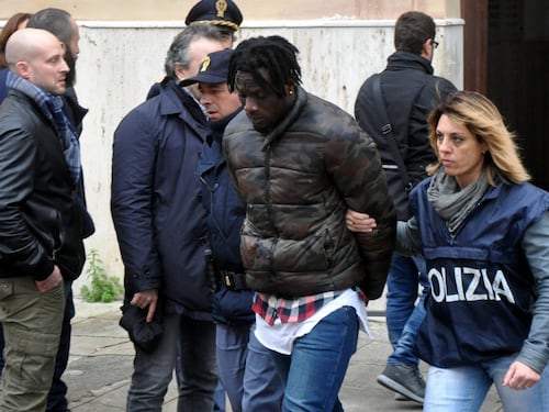 "Devono bere lacrime e sangue". Maxi blitz sulla mafia nigeriana