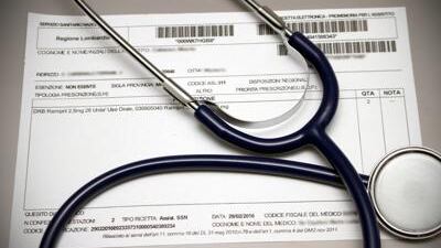 Addio alla ricetta bianca dal medico. La prescrizione arriverà su WhatsApp
