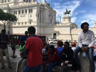 I migranti occupanti in piazza Venezia 2