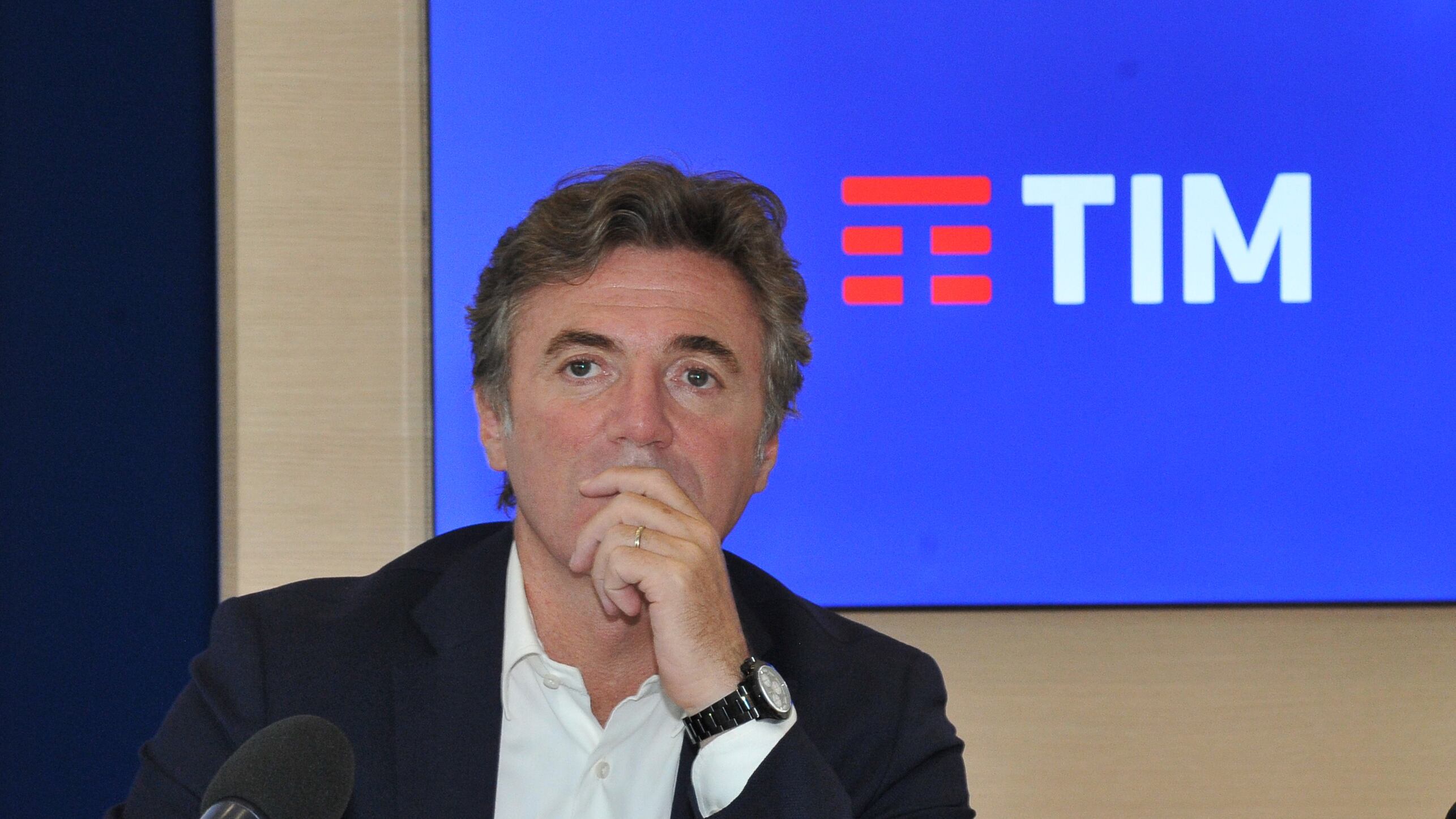 Tim, lascia l'ad Flavio Cattaneo