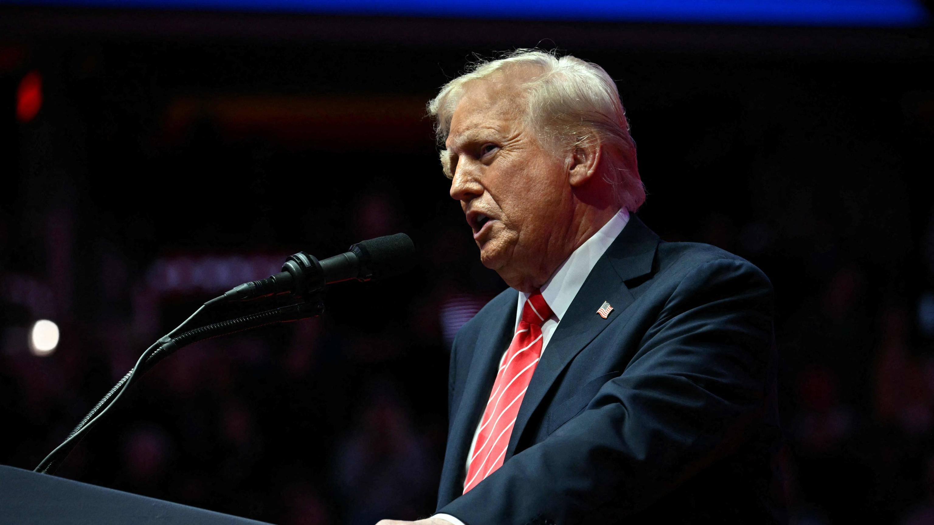 Scatta la "vendetta" di Trump: licenziati i funzionari che l’hanno perseguito