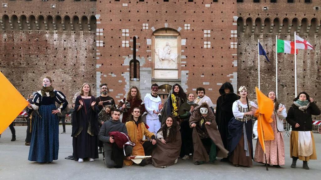 Le piazze come palcoscenico: torna il teatro popolare nei quartieri milanesi