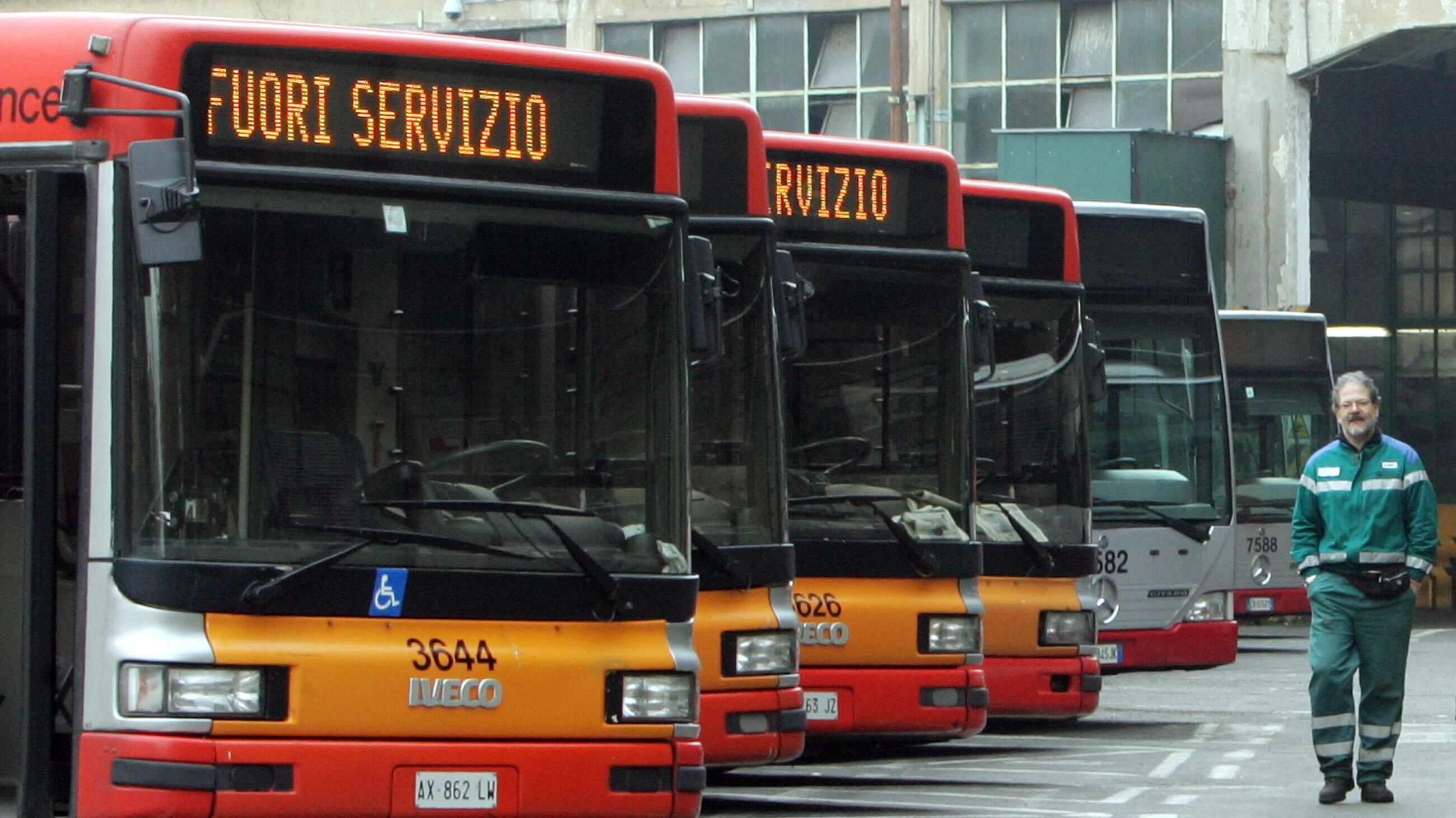 Roma, microspie e microfoni sui bus. Ma è allarme sulla privacy