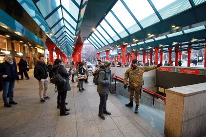 Milano, allarme bomba nella metropolitana a Cadorna 8