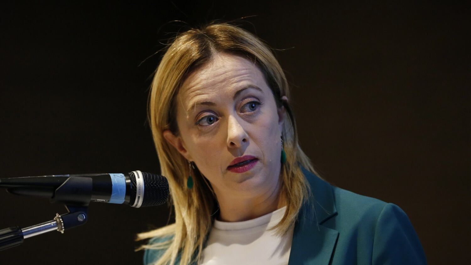 Meloni: "Vogliono eleggere Prodi al Colle per svenderci all'Europa"