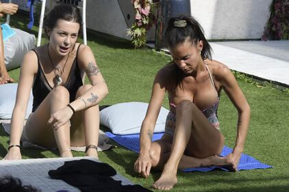 Antonella Mosetti e Asia Nuccetelli sexy al Grande Fratello Vip 42